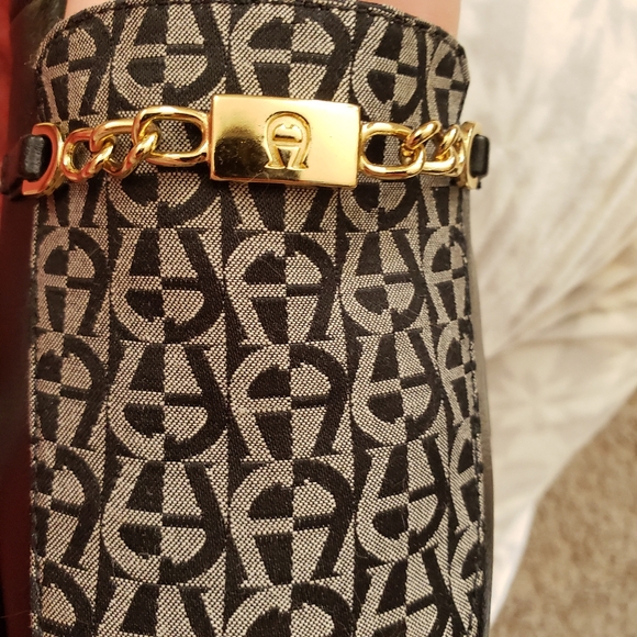 Etienne Aigner Black & Gold Logo Loafers – Women’s Size 10 NWOT - Picture 3 of 15